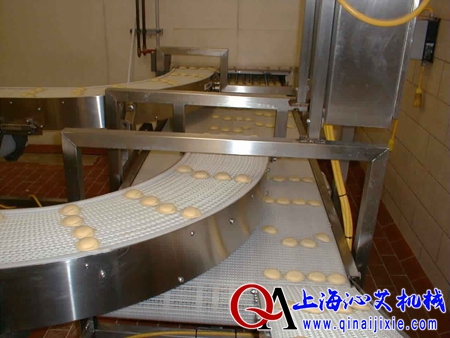 塑料網(wǎng)帶轉(zhuǎn)彎輸送機 塑料網(wǎng)帶轉(zhuǎn)彎輸送機