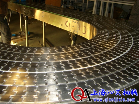 不銹鋼鏈板轉(zhuǎn)彎機(jī)